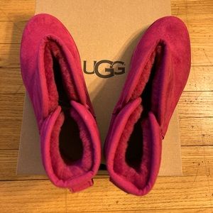 UGG Womens Rose Kristin Sheep Skin with Ankle Pull On - Size US 6.5.